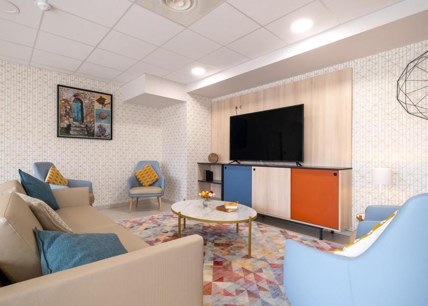 shared lounge/tv area