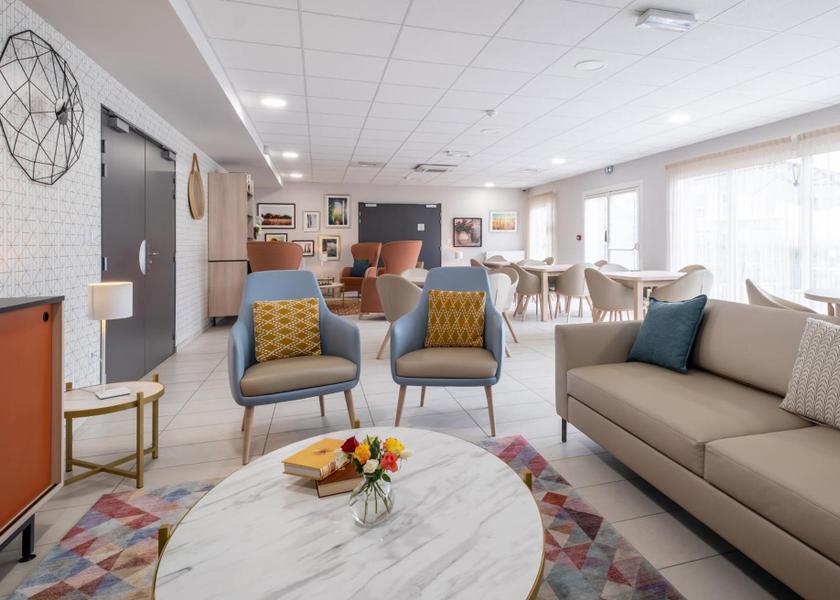 shared lounge/tv area