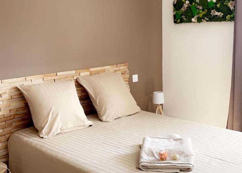 Occitanie Baraqueville Double Room with Private Bathroom