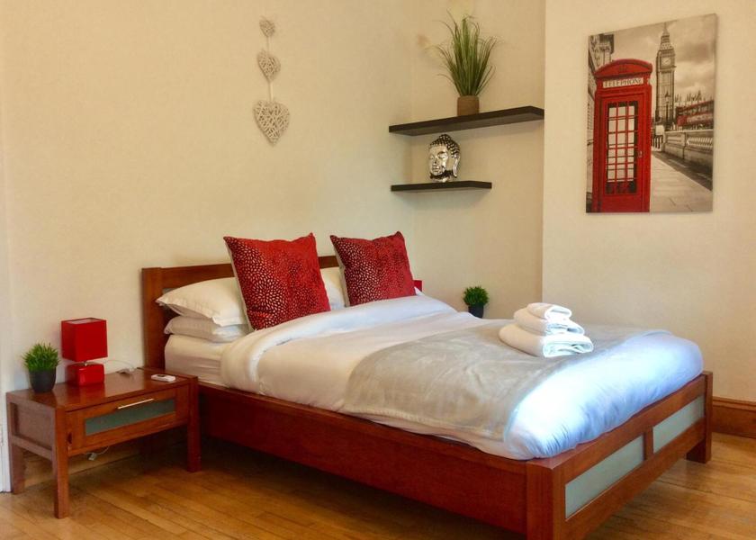 England Didcot Large Deluxe Double Room with Street View