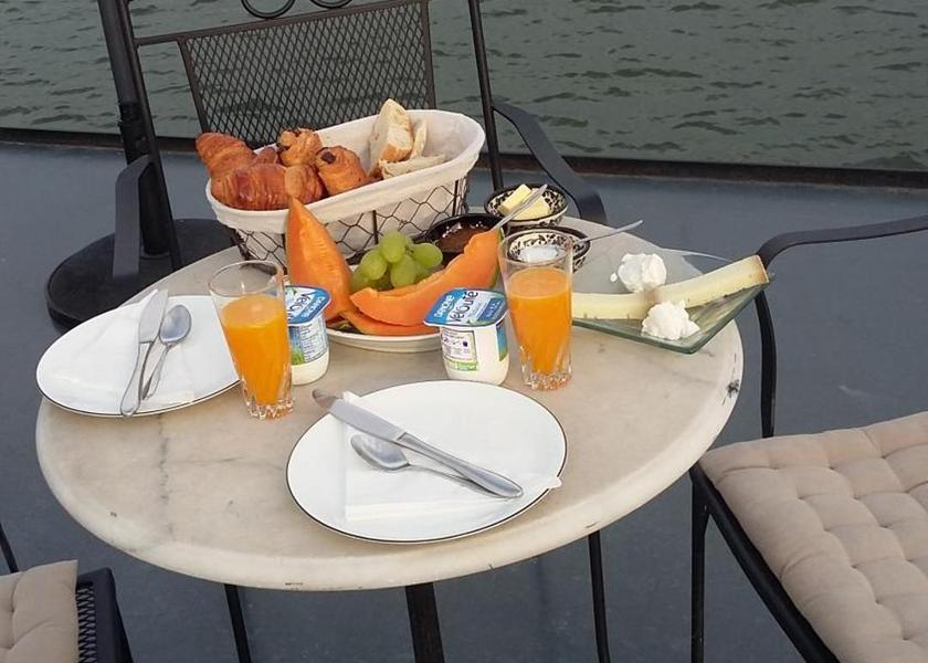 Occitanie Beaucaire food and beverages