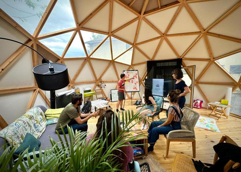 Auvergne-Rhone-Alpes Besse-et-Saint-Anastaise business center