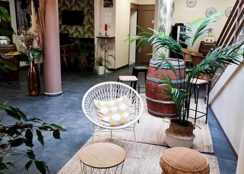 Nouvelle-Aquitaine Blanquefort shared lounge/tv area