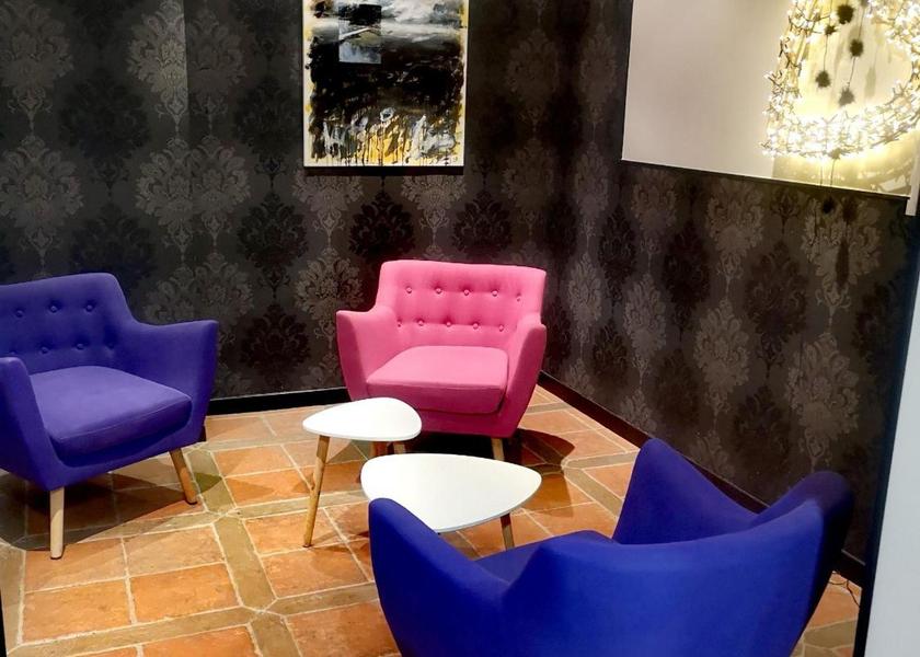 shared lounge/tv area