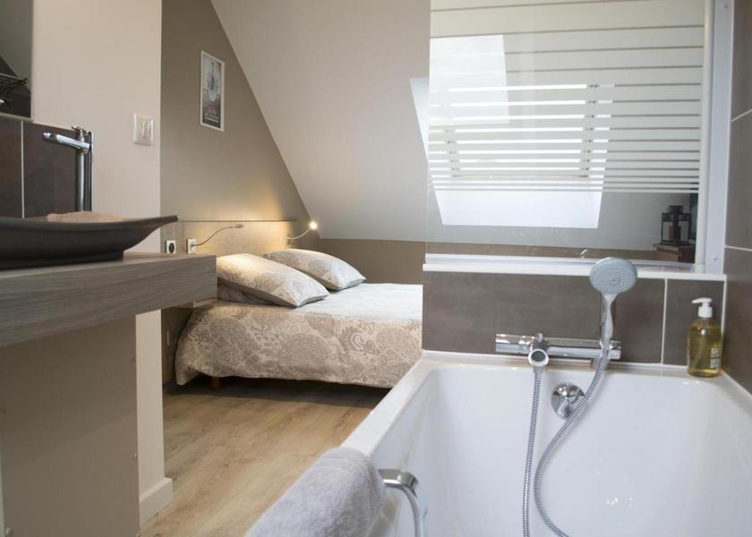 Grand Est Charleville-Mezieres guestroom
