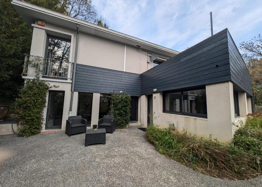 Auvergne-Rhone-Alpes Corenc garden