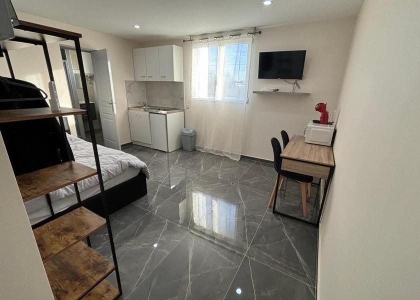 Auvergne-Rhone-Alpes Decines-Charpieu bed