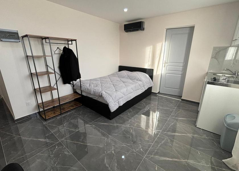 Auvergne-Rhone-Alpes Decines-Charpieu 