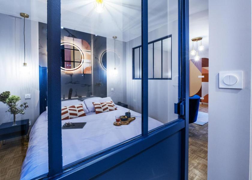 Auvergne-Rhone-Alpes Ecully bed