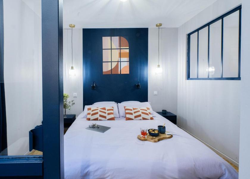 Auvergne-Rhone-Alpes Ecully Double Room with Private Bathroom