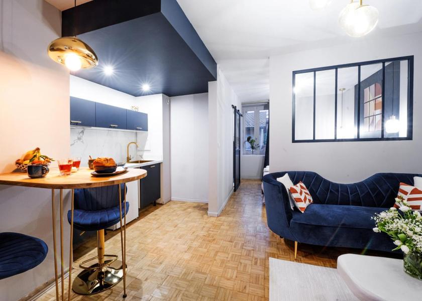 Auvergne-Rhone-Alpes Ecully Double Room with Private Bathroom