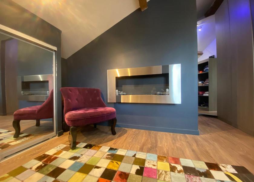 Auvergne-Rhone-Alpes Ecully Public Areas