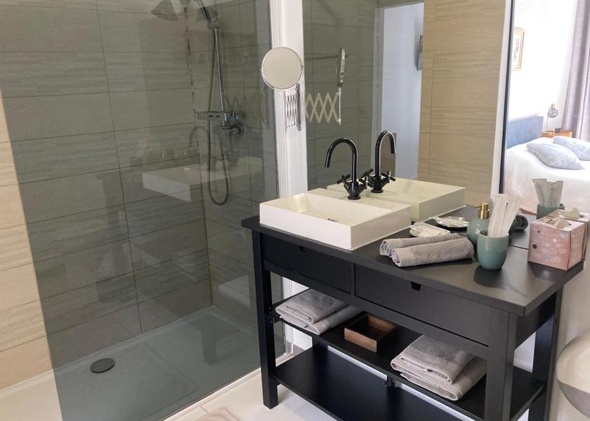 Normandy Eu Deluxe Double Room with Shower