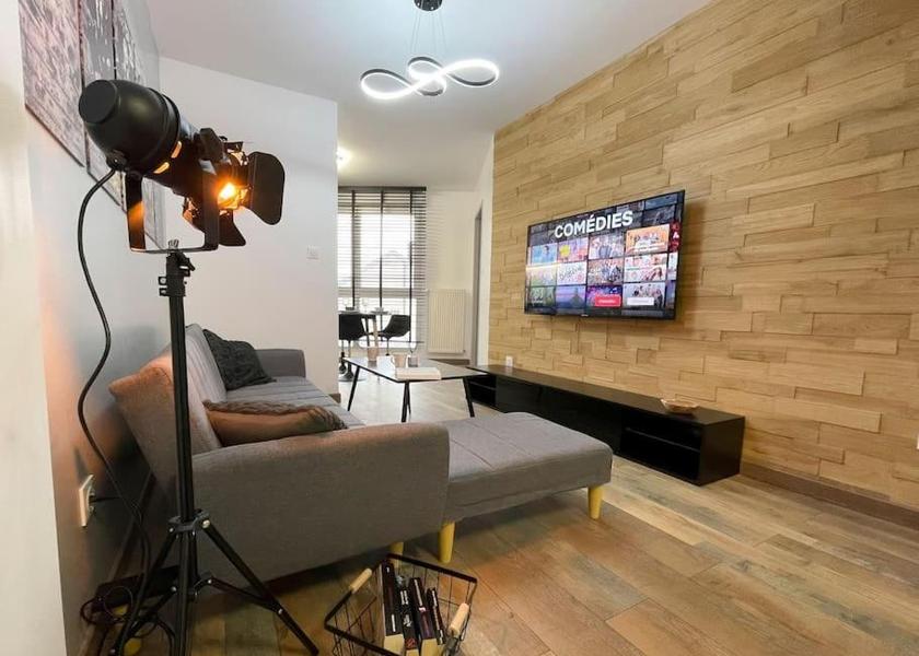 Grand Est Freyming-Merlebach shared lounge/tv area
