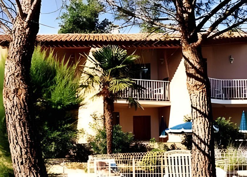 Provence-Alpes-Côte d'Azur Gréoux-les-Bains exterior view