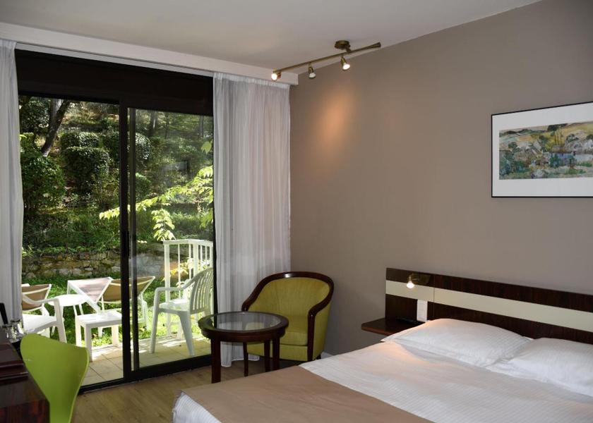 Provence-Alpes-Côte d'Azur Gréoux-les-Bains Double Room with Garden
