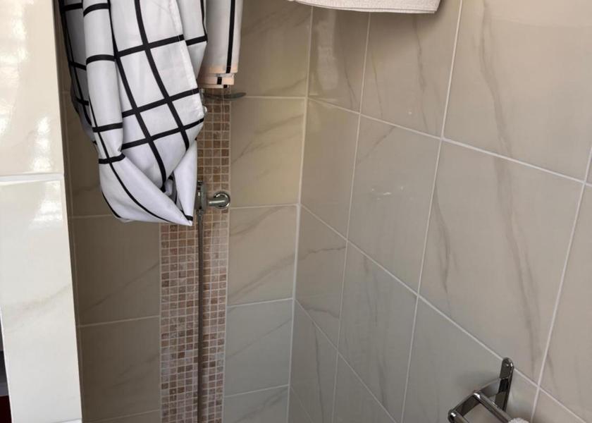 Provence-Alpes-Côte d'Azur Gréoux-les-Bains Single Room with Shared Toilet