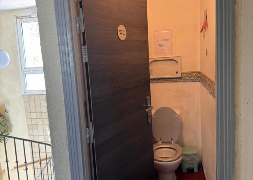 Provence-Alpes-Côte d'Azur Gréoux-les-Bains Single Room with Shared Toilet