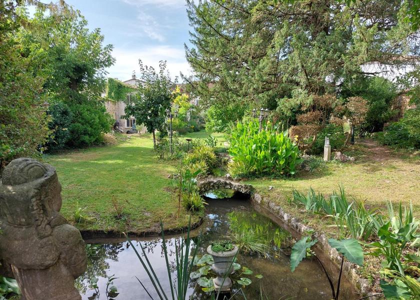 Nouvelle-Aquitaine La Couronne 