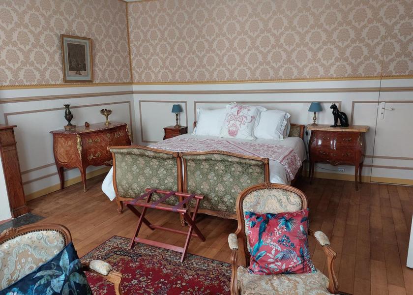 Nouvelle-Aquitaine La Couronne Double Room with Private Bathroom