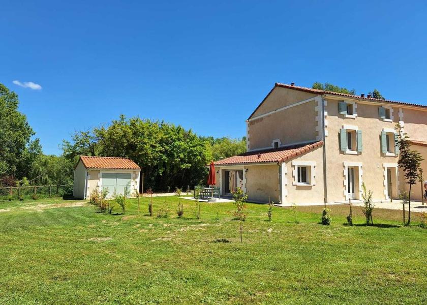 Nouvelle-Aquitaine La Couronne exterior view