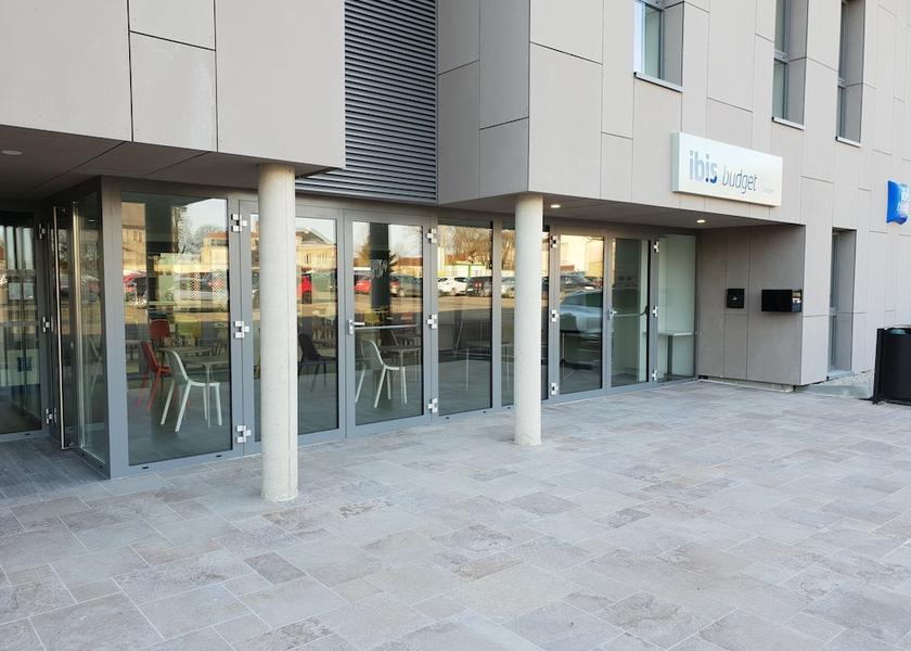 Grand Est Langres Property entrance