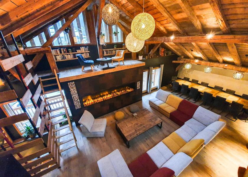 Auvergne-Rhone-Alpes Le Grand-Bornand shared lounge/tv area