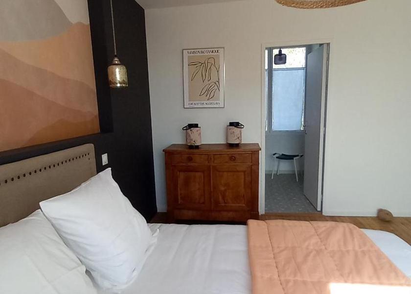 Pays de la Loire Les Ponts-de-Ce Double Room with Private Bathroom