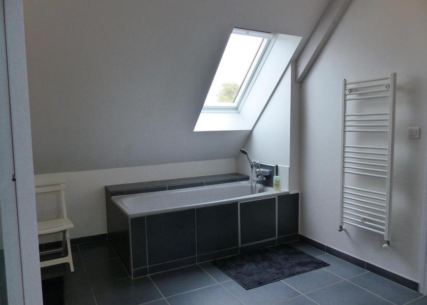 Normandy Lessay bathroom