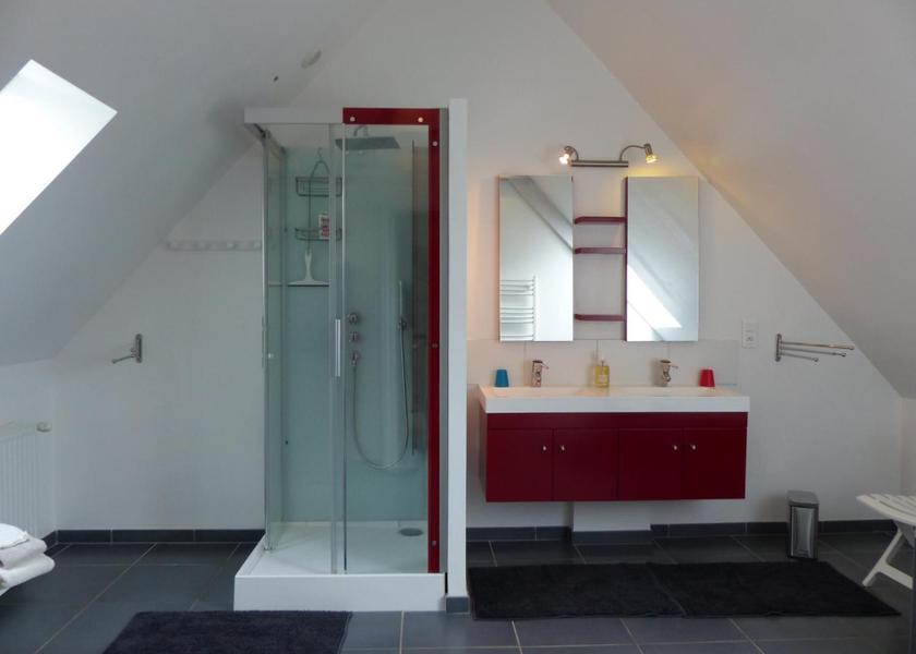 Normandy Lessay bathroom