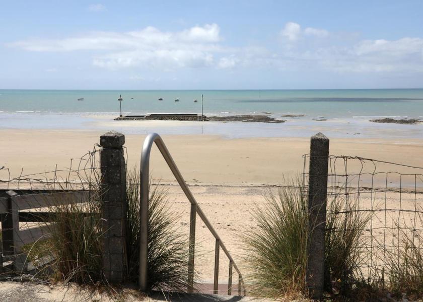 Normandy Lessay surrounding environment