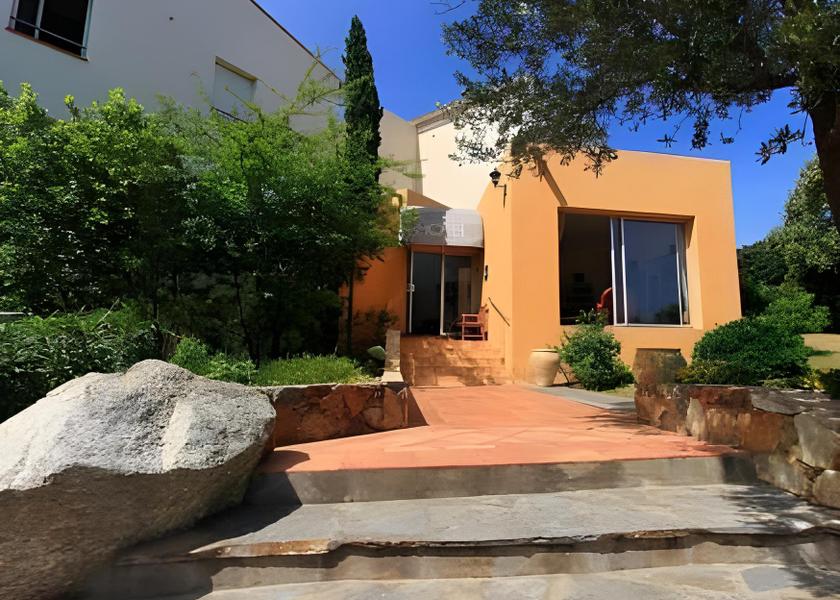 Corsica L'Ile-Rousse exterior view