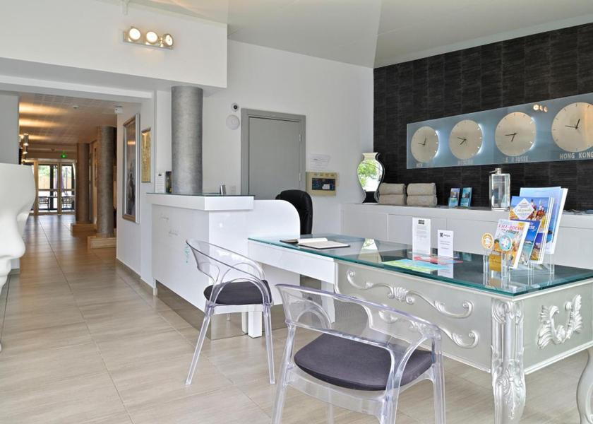 Corsica L'Île-Rousse lobby