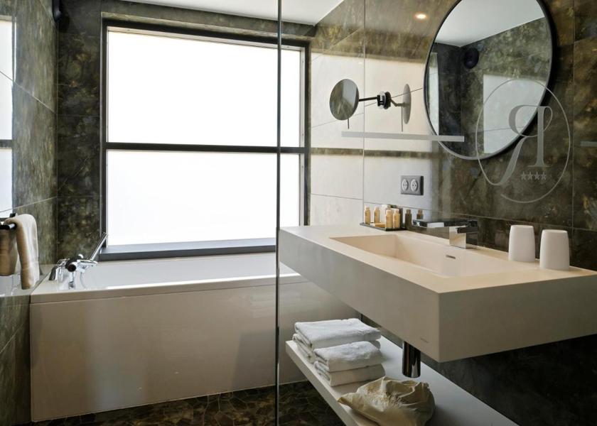 Corsica L'Ile-Rousse Junior Suite with Terrace