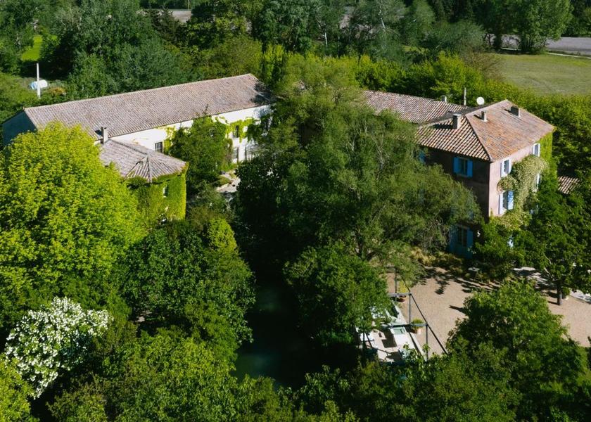 Provence - Alpes - Cote d'Azur L'Isle-sur-la-Sorgue exterior view