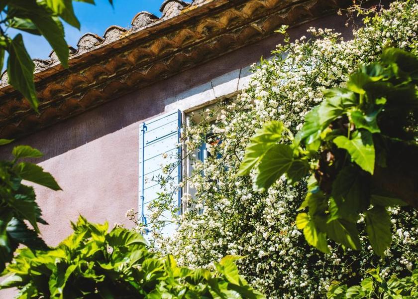 Provence - Alpes - Cote d'Azur L'Isle-sur-la-Sorgue exterior view