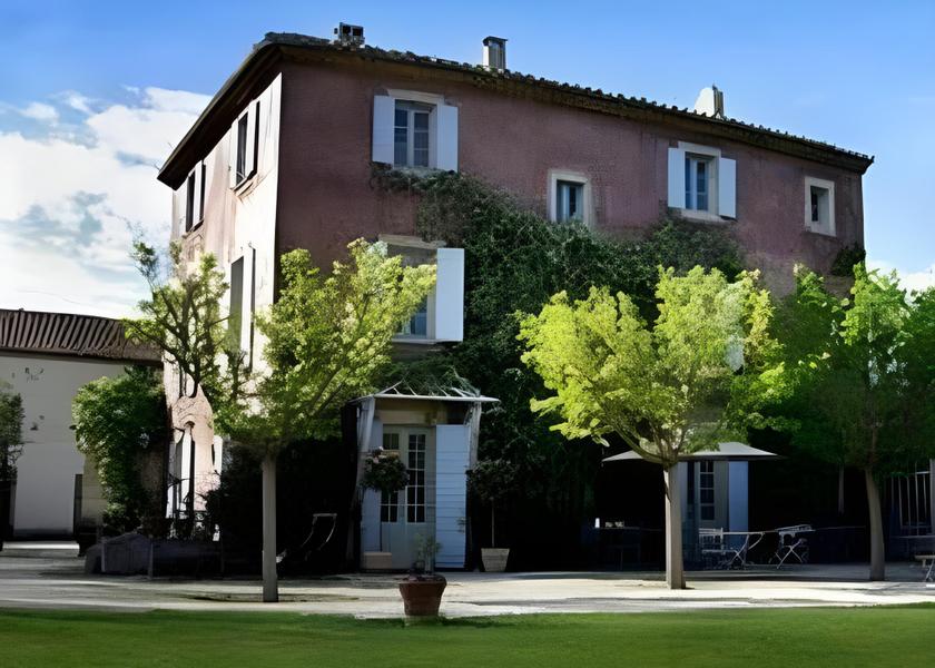 Provence - Alpes - Cote d'Azur L'Isle-sur-la-Sorgue exterior view