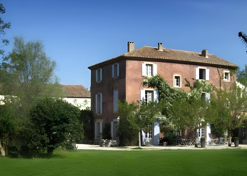 Provence - Alpes - Cote d'Azur L'Isle-sur-la-Sorgue exterior view