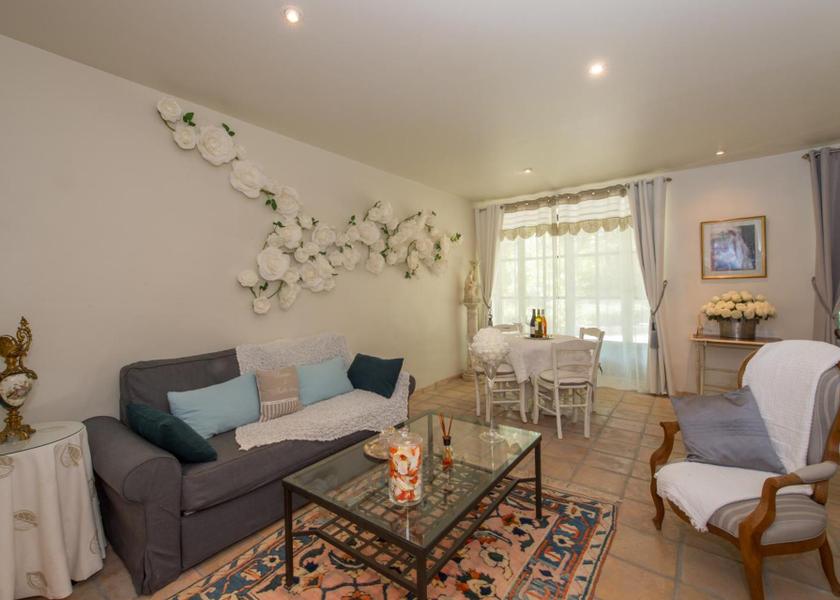 Provence - Alpes - Cote d'Azur L'Isle-sur-la-Sorgue facilities