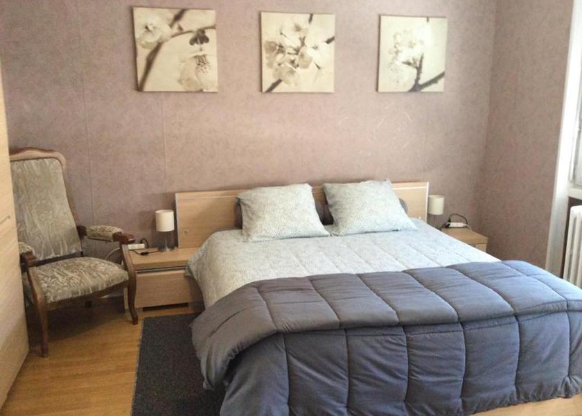 Grand Est Longwy Double Room with Private Bathroom