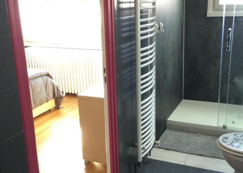 Grand Est Longwy Double Room with Private Bathroom