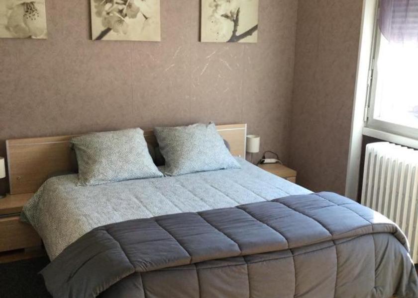 Grand Est Longwy Double Room with Private Bathroom