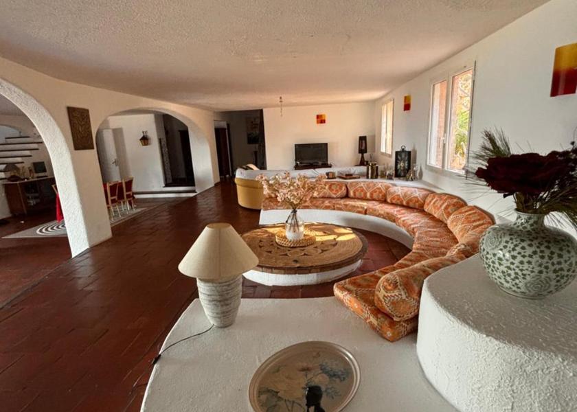 shared lounge/tv area