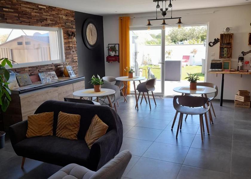 shared lounge/tv area