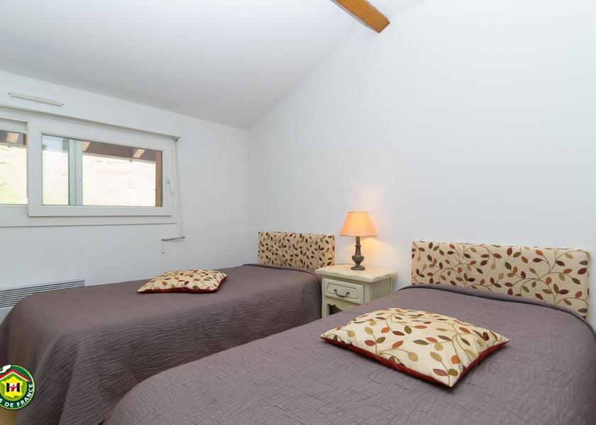 Auvergne-Rhone-Alpes Moirans Twin Room with Private External Bathroom