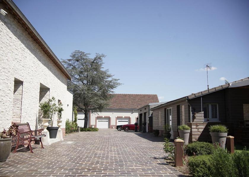 Bourgogne-Franche-Comté Moneteau entrance