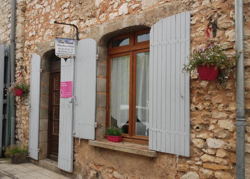 Nouvelle-Aquitaine Monpazier entrance
