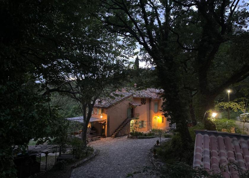 Provence-Alpes-Côte d'Azur Moustiers-Sainte-Marie garden