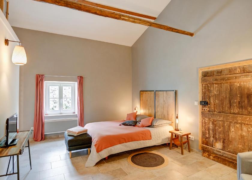Occitanie Pont-Saint-Esprit Chambre des Vignes-Double-Romantique-Salle d'eau-Vue sur Parc