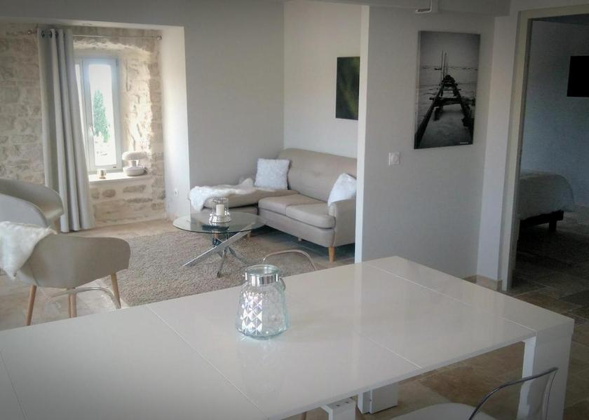 Auvergne-Rhone-Alpes Vallon-Pont-d'Arc facilities